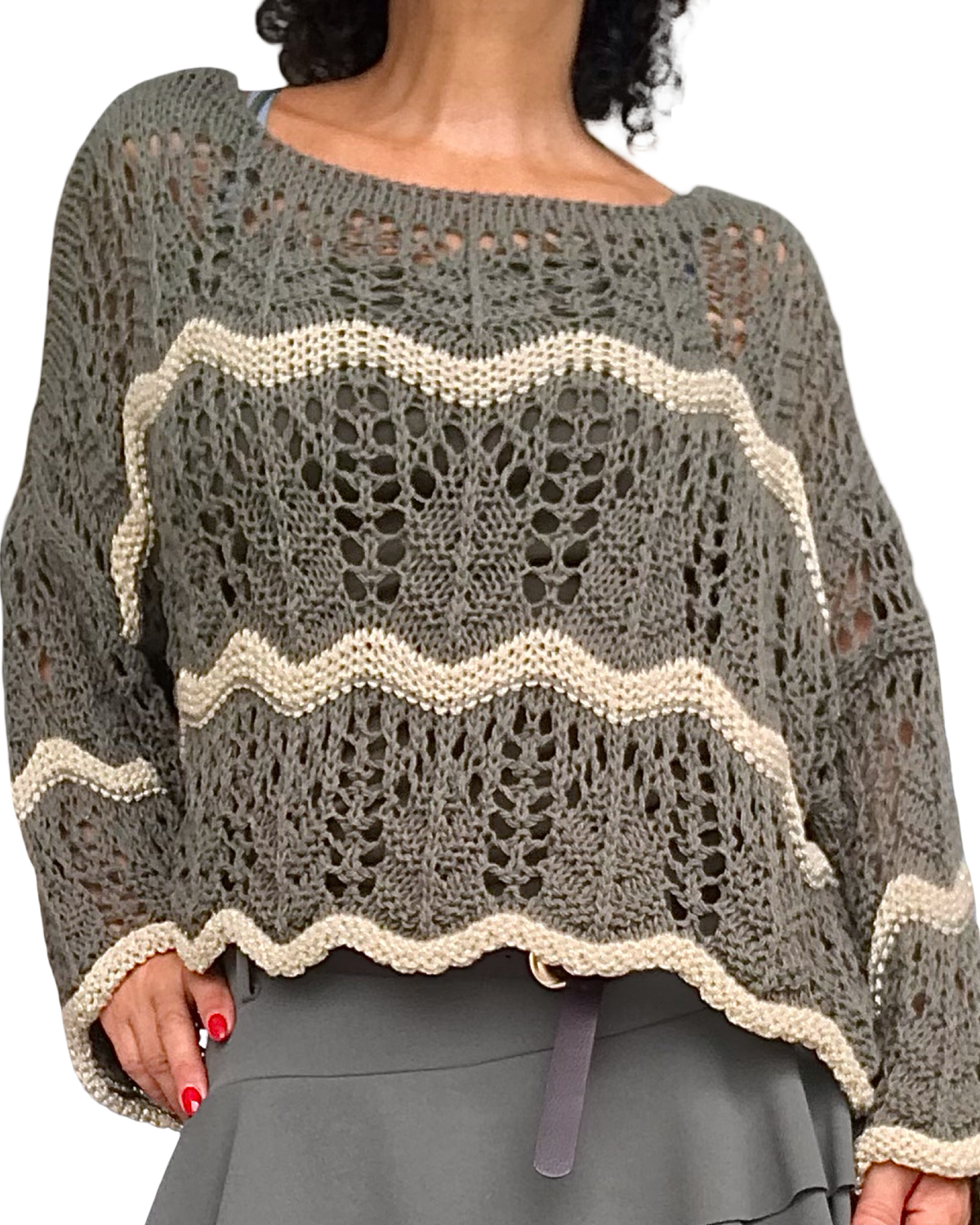 Chandail col rond evasé en crochet kaki à rayures zigzag beige