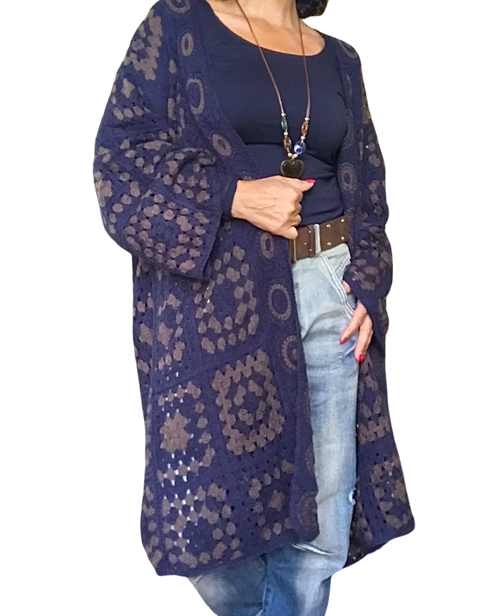 Cardigan long en crochet marine et brun