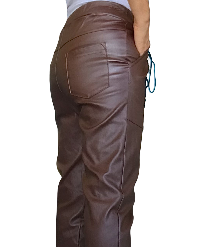 Pantalon brun en similicuir à taille élastique avec cordon garni de zip