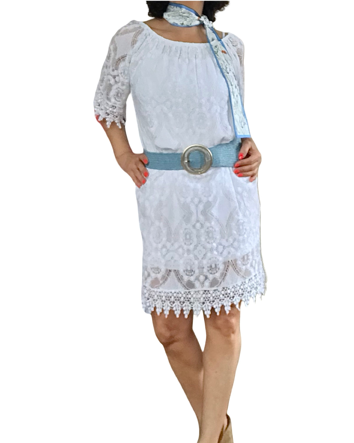 Robe blanche manche courte en crochet et broderie