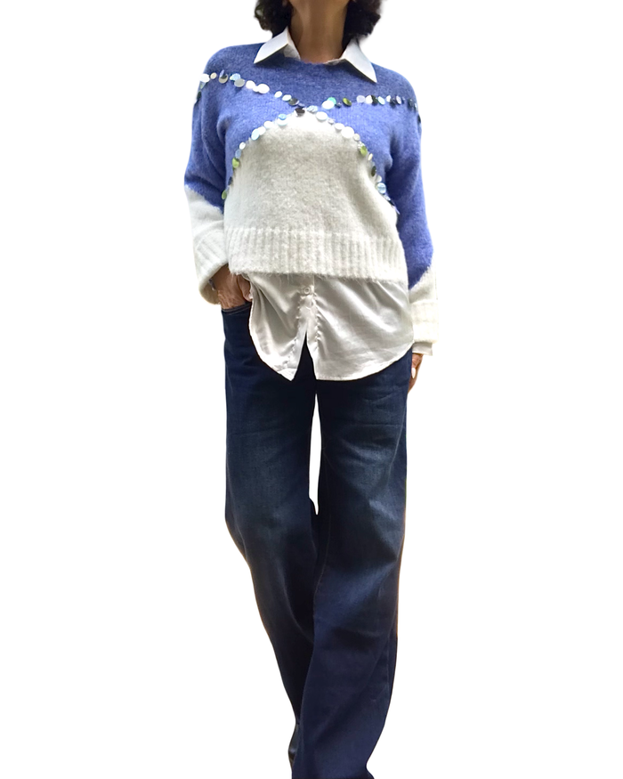 Chandail col rond bleu en tricot 3 couleurs avec paillettes argentées croisées devant