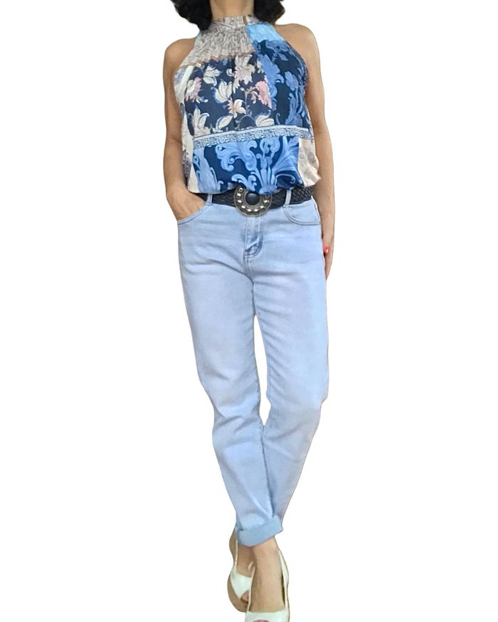 Camisole noué au cou fleuri bleu marin, beige et rose pâle