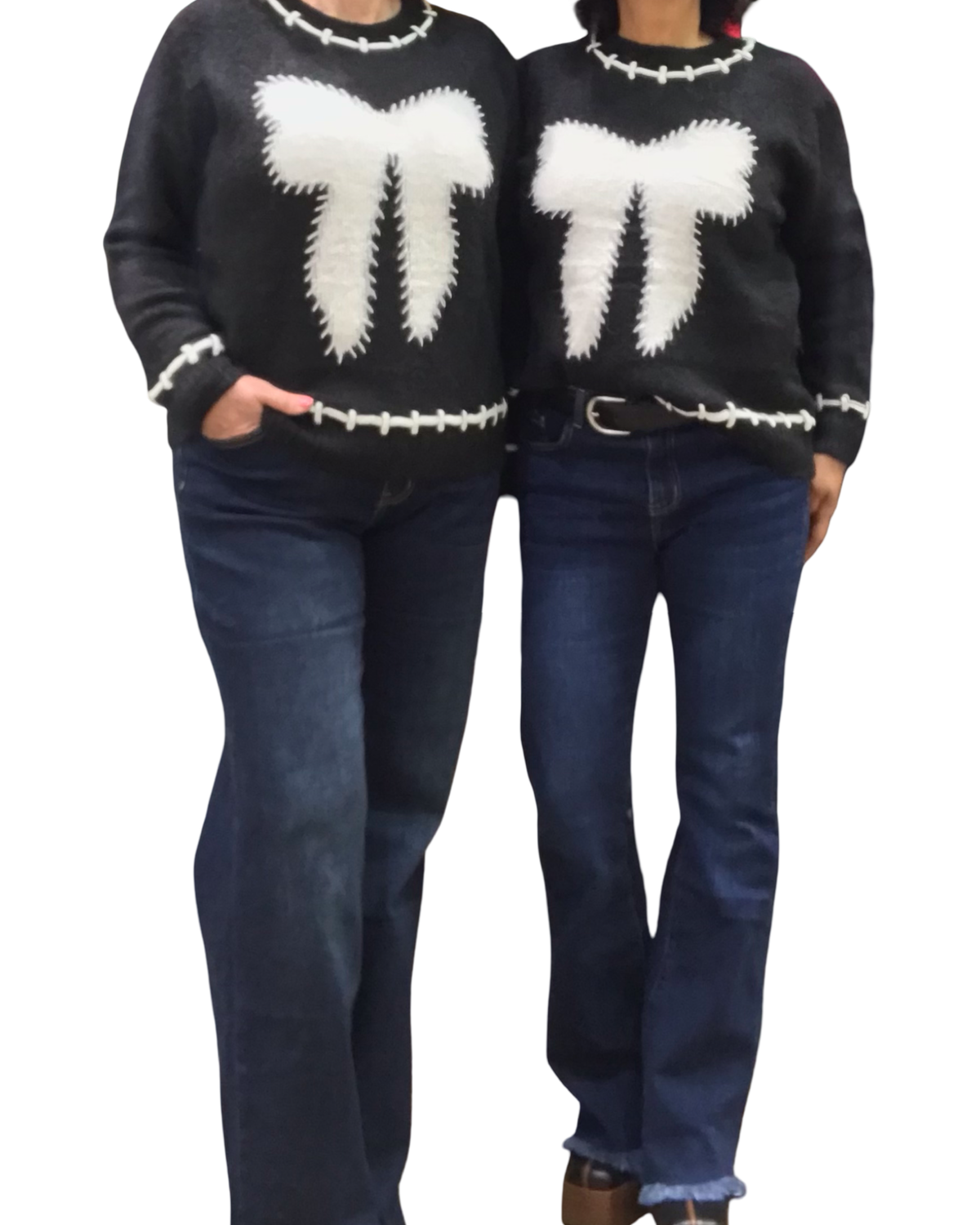 Chandail col rond noir en tricot avec une boucle devant