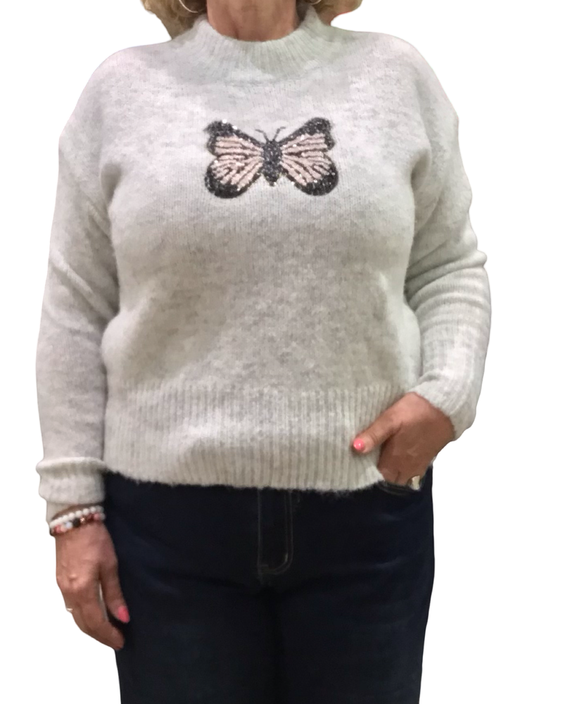 Chandail col montant gris pastel chiné en tricot avec un appliqué de papillon
