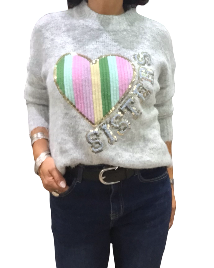 Chandail col montant gris pâle chiné en tricot avec un appliqué de cœur arc-en-ciel