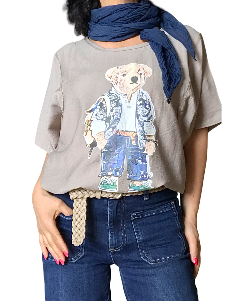 T-shirt ourson col rond moka avec foulard, marine et ceinture étroite, beige en similicuir