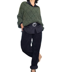 Chandail uni kaki en tricot motif losange, col en V, manche longue