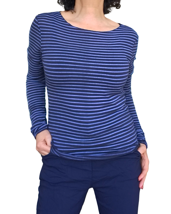 T-shirt manche longue, à rayures fines marine et bleu ciel col en en rond