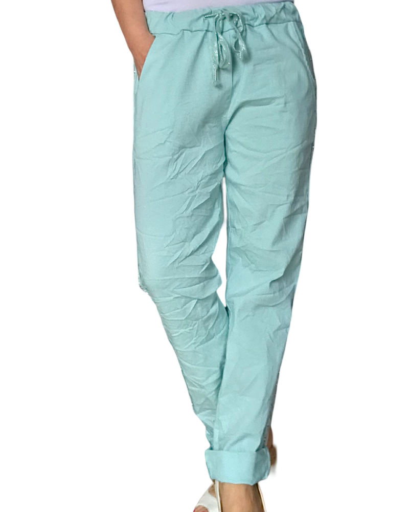 Pantalon aqua à taille élastique avec cordon et ruban de chaque côté de face.