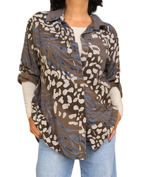 Chemise brune à manche 3/4 avec imprimé léopard