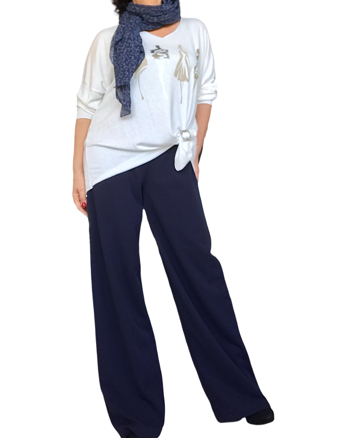 Chandail uni crème col en V avec esquisse de 4 femmes devant