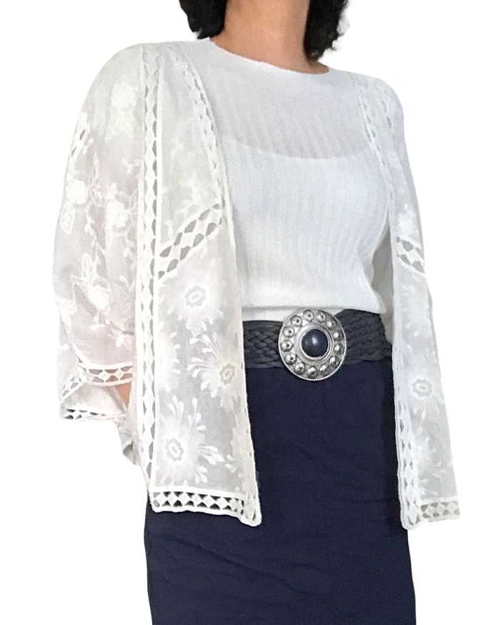 Boléro blanc cassé manche courte mélange de broderie et de crochet (livraison 17 mars)