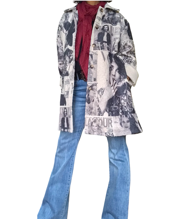Manteau en laine 3/4 imprimé de journaux mode