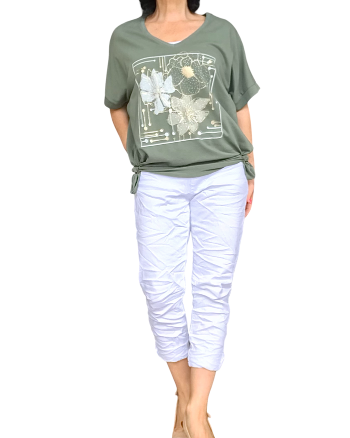 T-shirt kaki col V fleurs dorées – Léger & Stylé