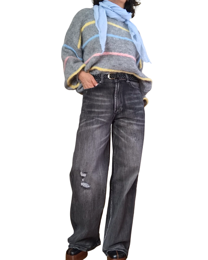 Jeans noir délavé , jambe large 32 pouces de jambe avec trous et égratignures