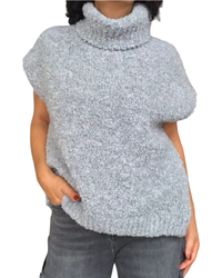 Chandail en tricot gris col roulé manche courte
