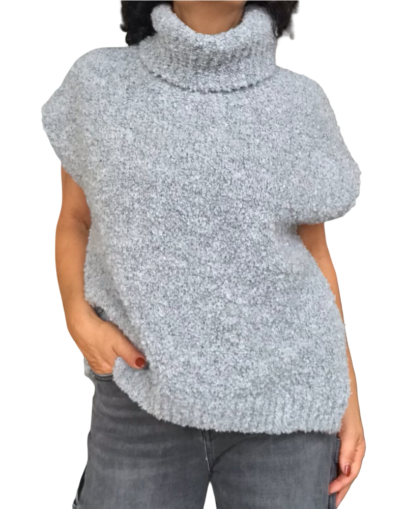 Chandail en tricot gris col roulé manche courte