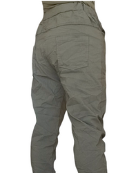 Pantalon kaki à taille élastique – vue de dos avec poche arrière