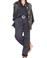 Pantalon rayé noir et brun, taille élastique avec une ceinture