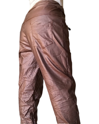 Pantalon brun chocolat en cuir vegan froissé taille élastique( Livraison 10 septembre)
