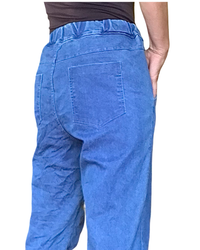 Jeans bleu moyen à taille élastique avec écritures dorées sur chaque jambe