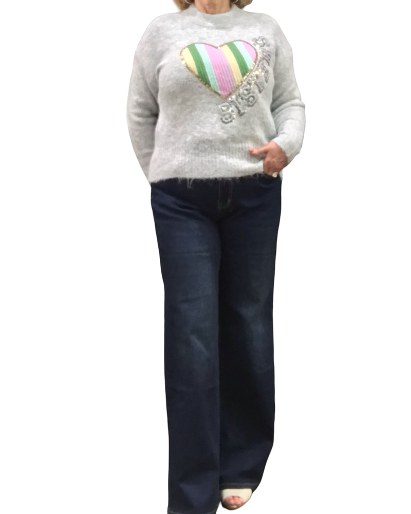 Chandail col montant gris pâle chiné en tricot avec un appliqué de cœur arc-en-ciel