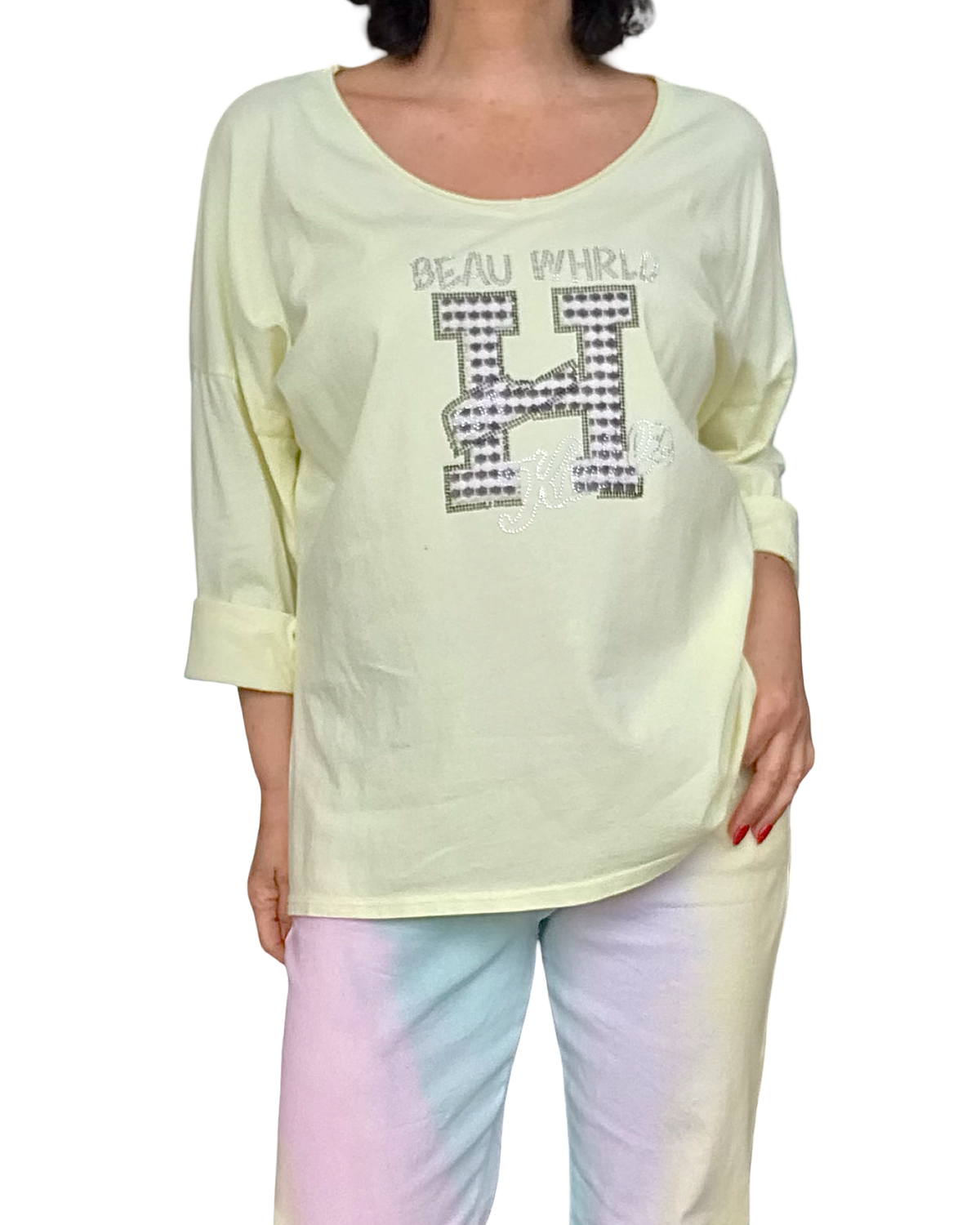 T-shirt jaune pâle col V manche longue avec un H texturé moka et blanc devant