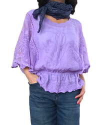 Blouse en voile lilas, dentelle et broderie, élastique à la taille