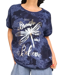 T-shirt marine ramagé manche courte avec une libellule et écritures argentées