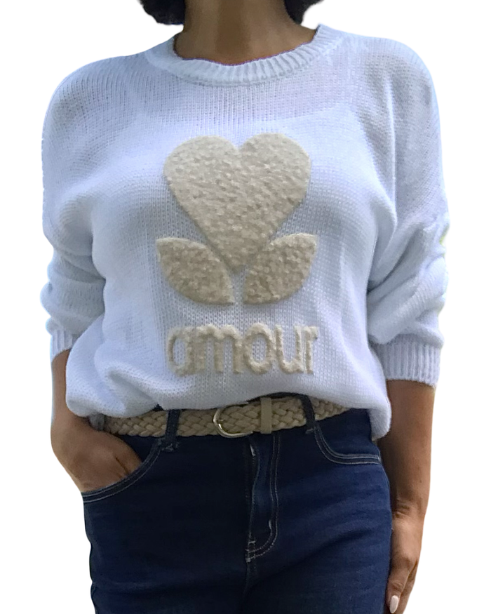 Chandail col rond uni blanc en tricot avec un appliqué de cœur texturé beige