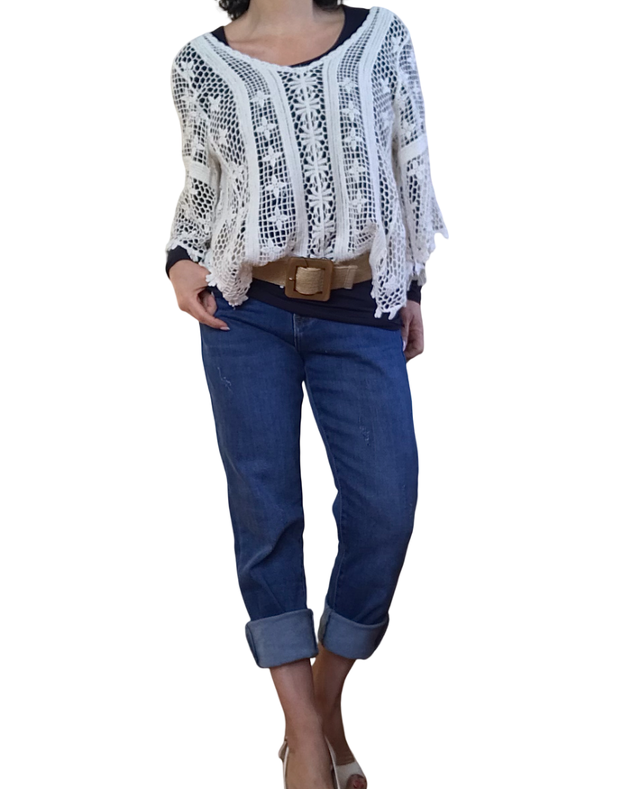 Chandail col en V en crochet beige, manche 3/4 cloche