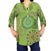 blouse vert imprimé de mandala bleu et rouille