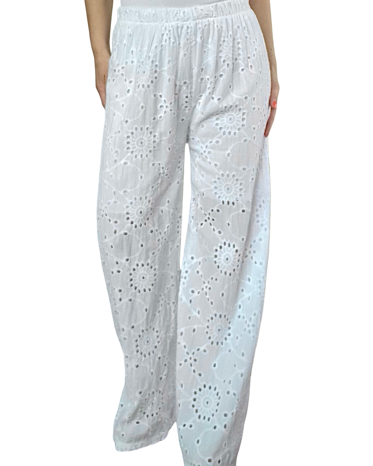 Pantalon blanc en broderie anglaise  jambe droite taille élastique