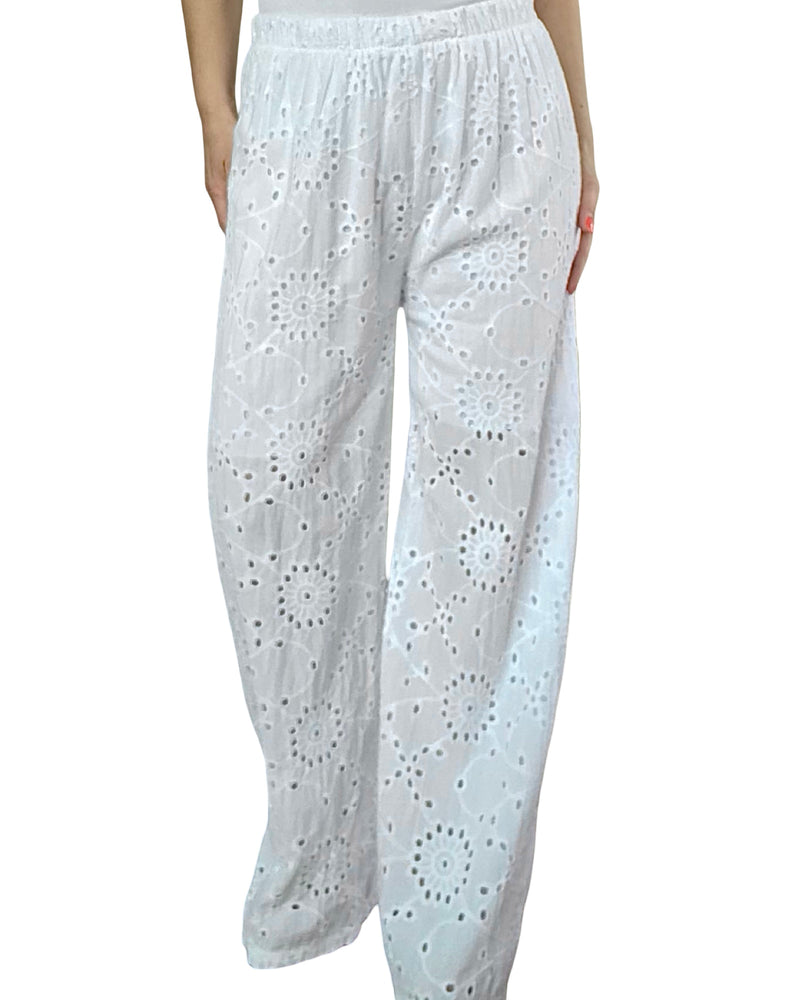 Pantalon blanc en broderie anglaise  jambe droite taille élastique