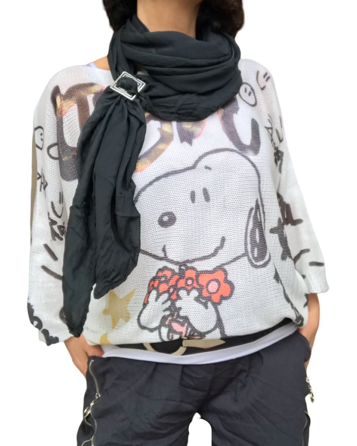 Chandail manche 3/4 blanc snoopy portant des fleurs rouges avec ceinture noire