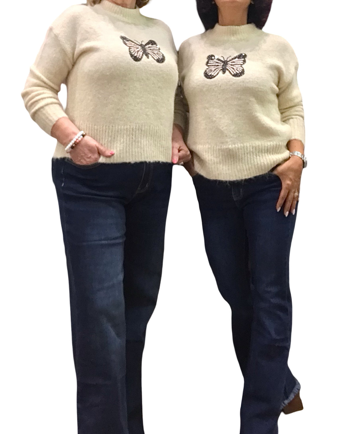 Chandail col montant beige en tricot avec un appliqué de papillon