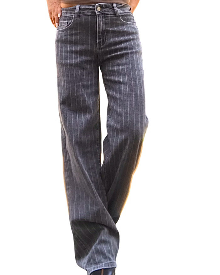 Jeans gris à rayures fine blanche jambe droite, 31 pouces de jambe