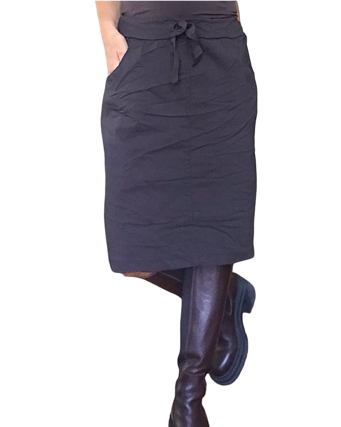 Jupe brun chocolat froissée taille élastique avec cordon et poches