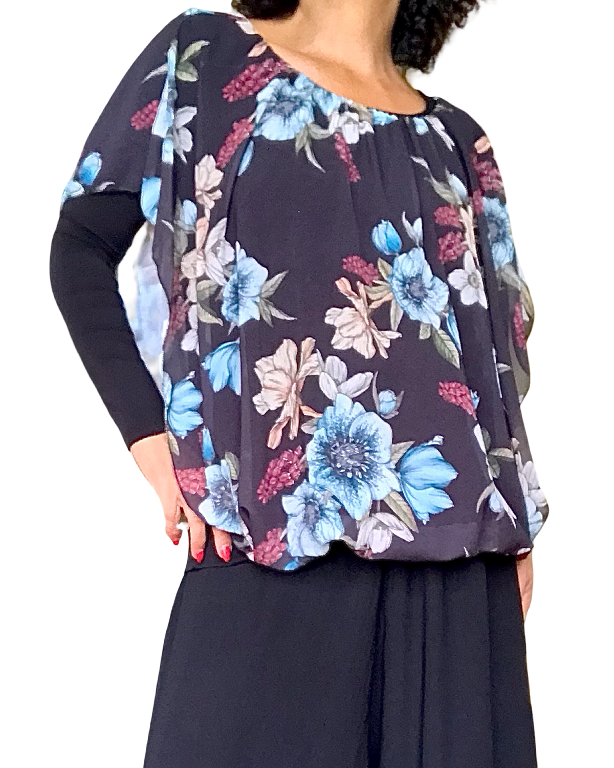 Blouse en voile noire fleurie bande au bas, manche courte