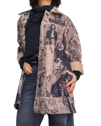 Manteau Camel en laine 3/4 imprimé de journaux mode