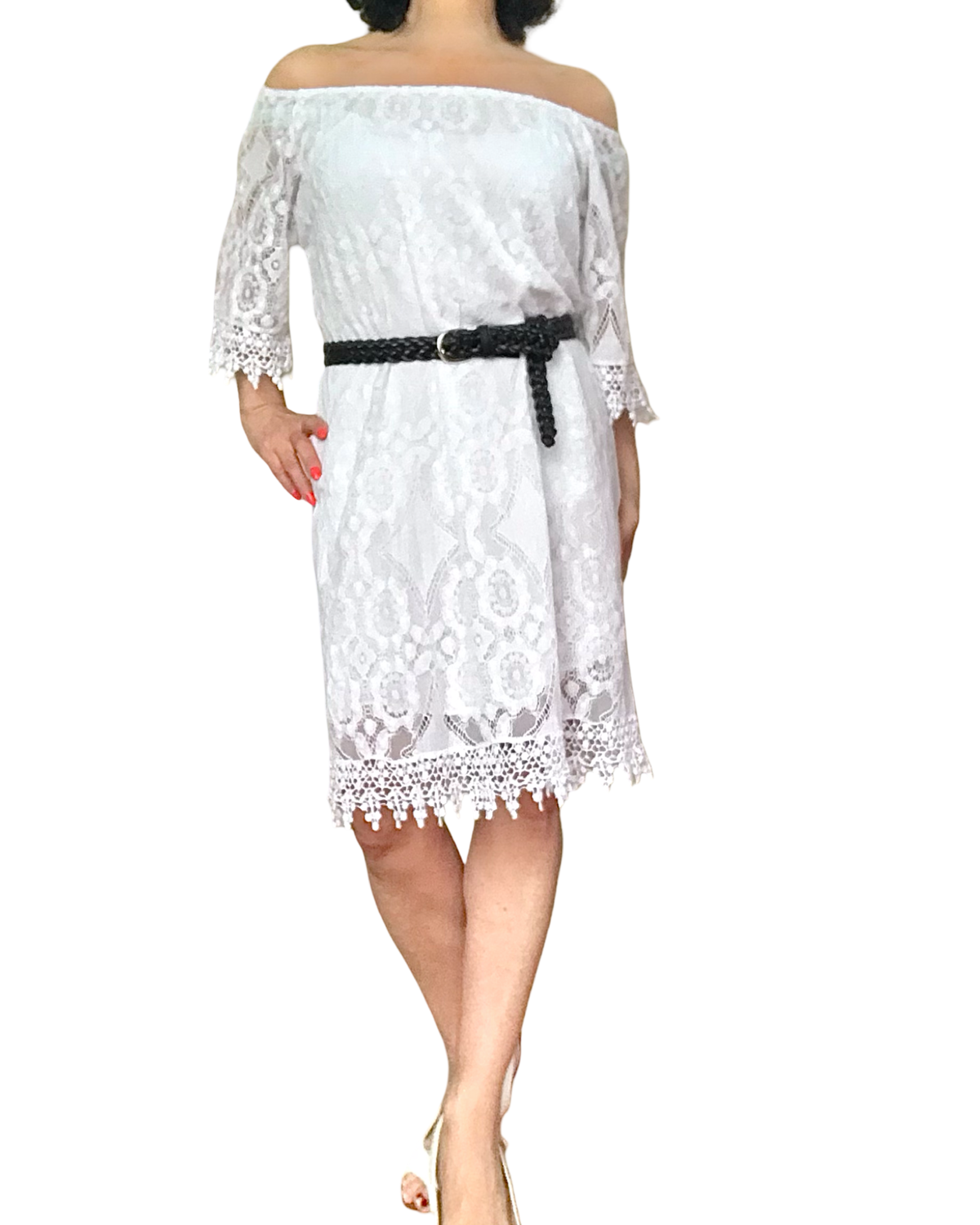 Robe blanche manche courte en crochet et broderie