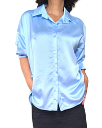 Chemise bleu ciel en satin à manche longue