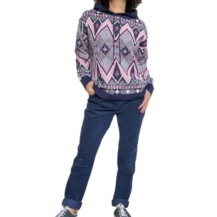 chandail en tricot marine, rose et blanc à capuchon marine avec pantalon taille élastique en velours cotelé bleu marin
