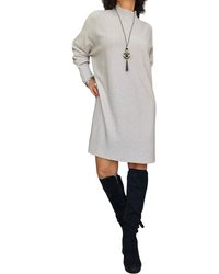 Robe en tricot beige au genou col montant