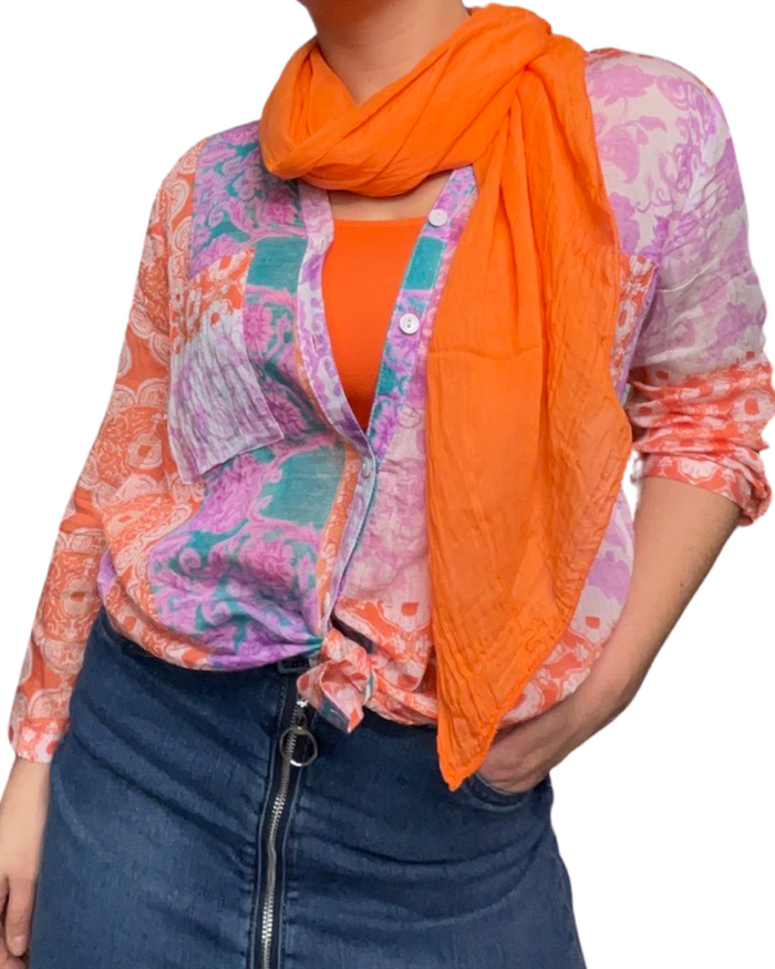 Chemise femme à manche longue avec imprimé bohème avec foulard et camisole orange.