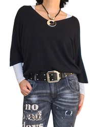 Chandail uni noir, col en V manche 3/4