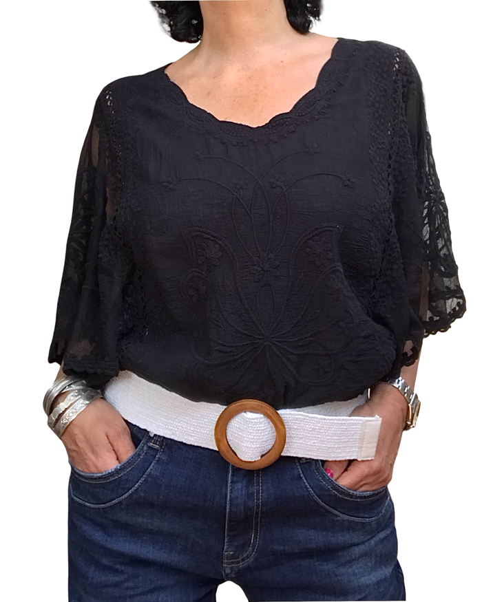 Blouse en voile noir, dentelle et broderie, élastique à la taille | Livraison 27 Mai