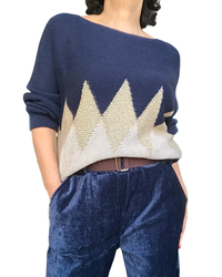Chandail col rond en tricot marine, beige et losanges dorés