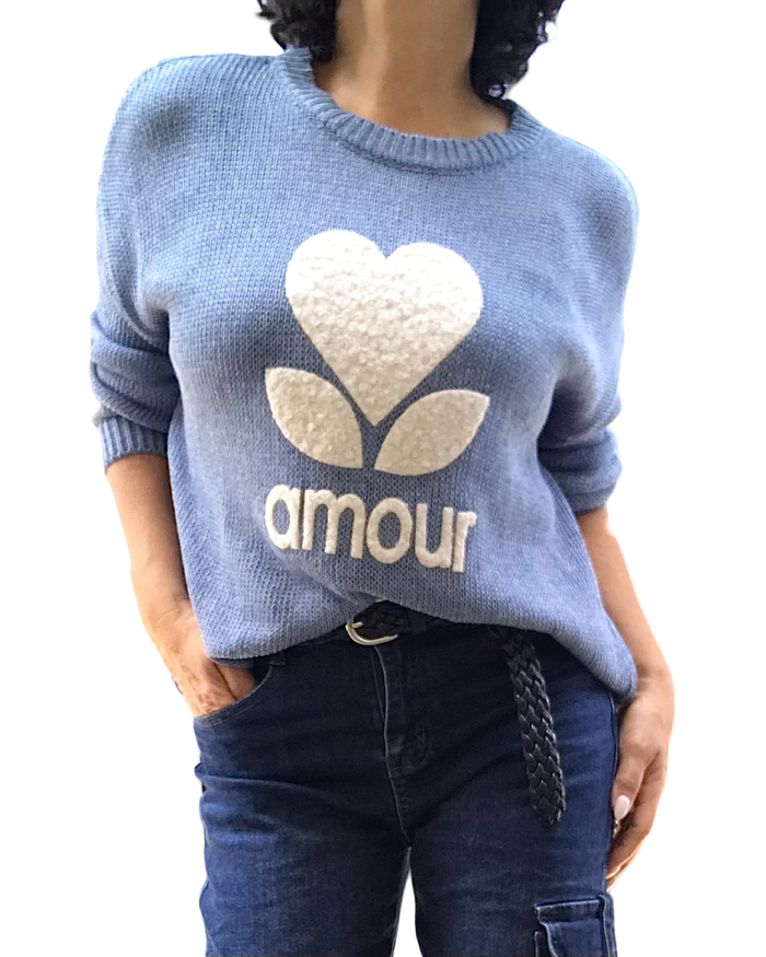 Chandail col rond uni bleu indigo en tricot avec un appliqué de cœur texturé beige