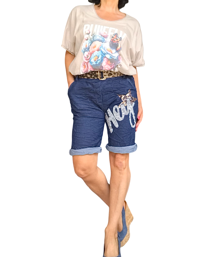 T-shirt col en V beige – bouquet & papillon